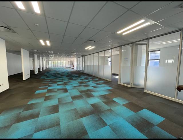 1,006M² OFFICE TO LET IN BRYANSTON